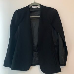 Zara cape blazer with arm slits, super chic and comfortable!